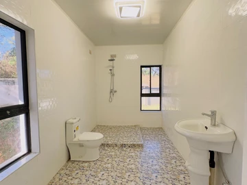 4 Bedroom Flat & Apartment