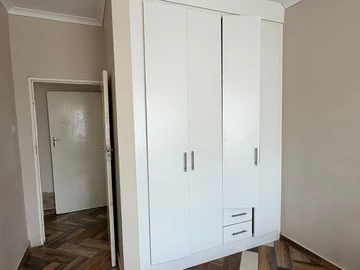 2 Bedroom Flat & Apartment