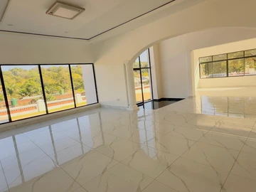 4 Bedroom Flat & Apartment