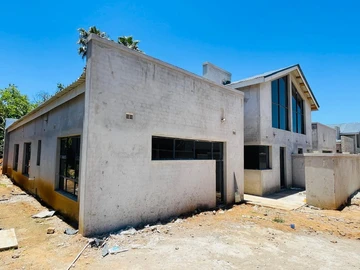 3 Bedroom Flat & Apartment