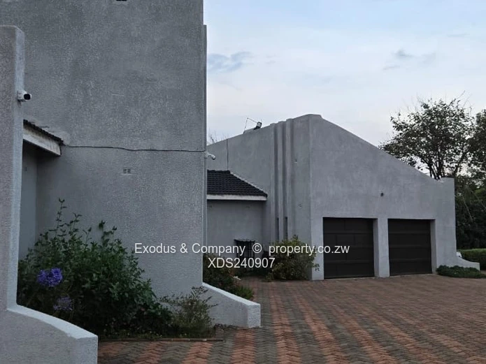 House to Let – Spacious, Walled & Gated