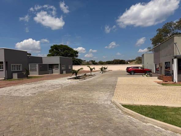 3 Bedroom Flat & Apartment