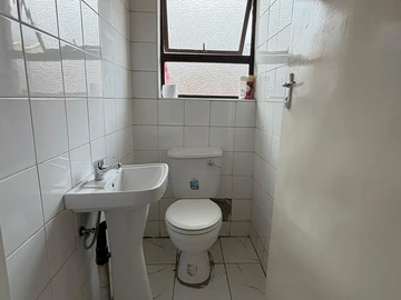 2 Bedroom Flat & Apartment