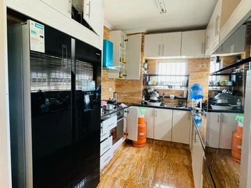 3 Bedroom Flat & Apartment