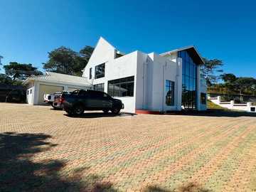 4 Bedroom Flat & Apartment