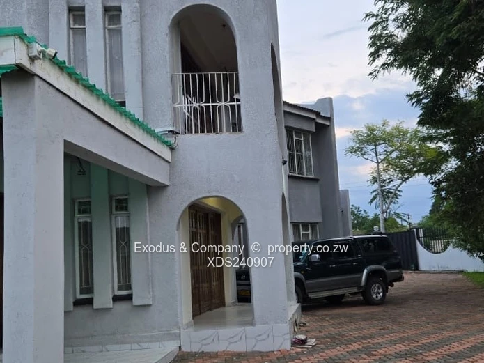 House to Let – Spacious, Walled & Gated