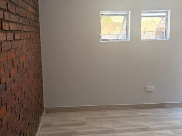 2 Bedroom Flat & Apartment