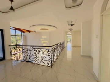 4 Bedroom Flat & Apartment