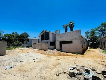 3 Bedroom Flat & Apartment