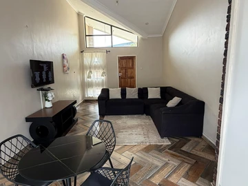 2 Bedroom Flat & Apartment