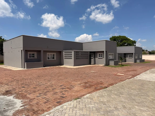 3 Bedroom Flat & Apartment