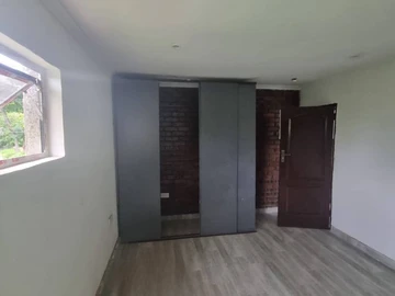 2 Bedroom Flat & Apartment